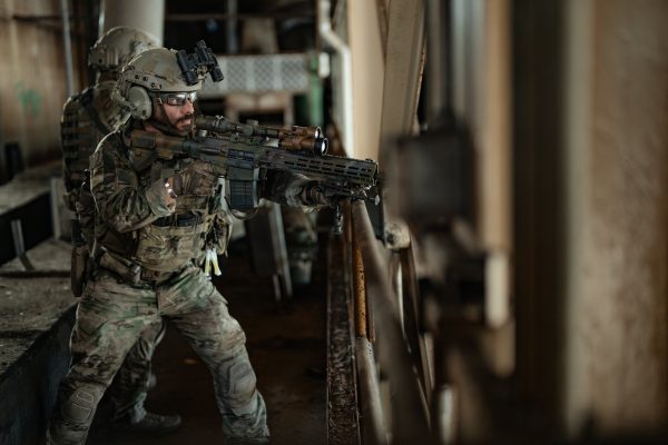 A soldier uses a Mid-Range Dual Channel Sight (MRDCS)